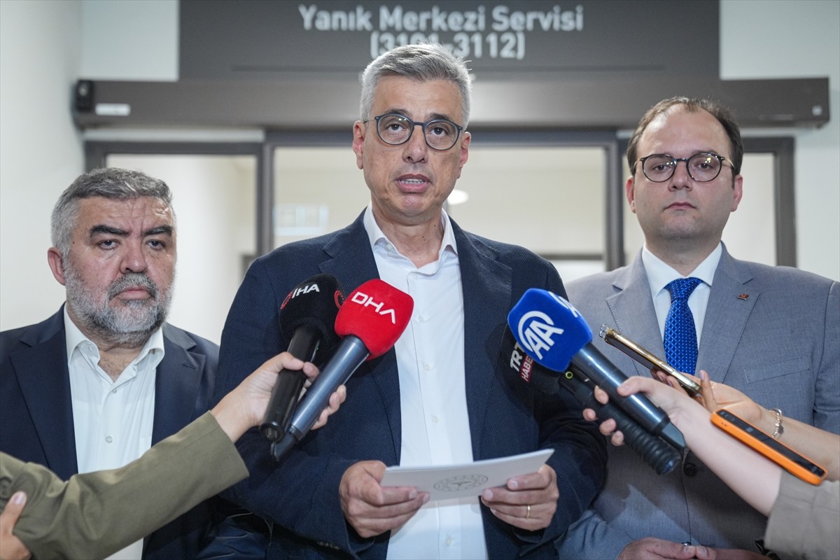 Sağlık Bakanı Kemal Memişoğlu, Kuzey Makedonya'daki yangında yaralananları tedavi gördükleri...