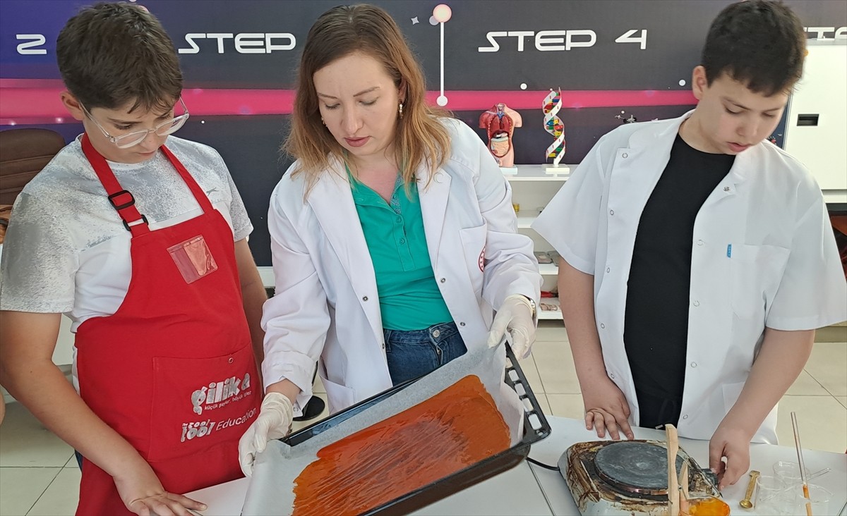 Sakarya'da ortaokul öğrencileri, bal kabağı atığından çevreye zarar vermeyen biyoplastik elde...