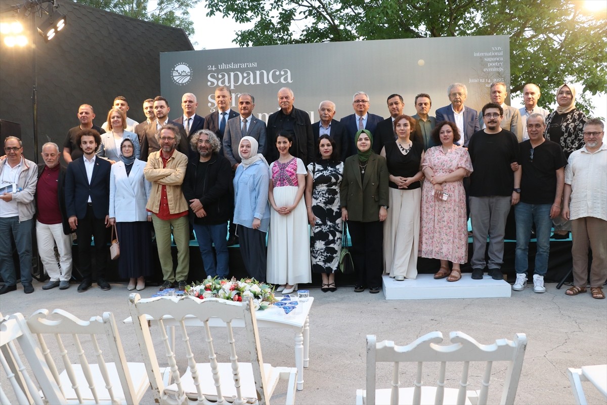 Sakarya Büyükşehir Belediyesince düzenlenen "24. Uluslararası Sapanca Şiir Akşamları"...