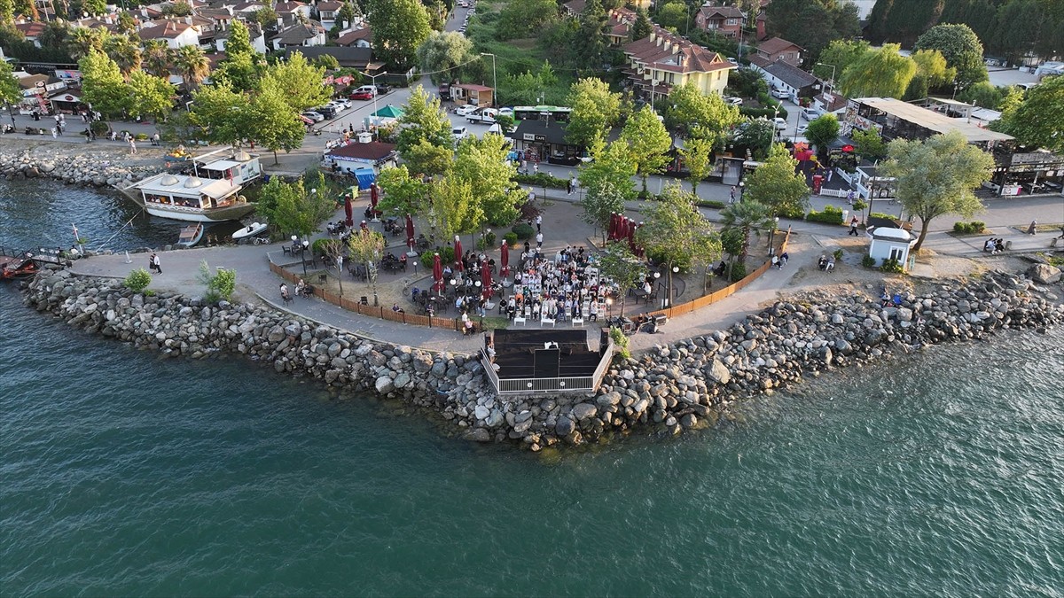 Sakarya, "24. Uluslararası Sapanca Şiir Akşamları" ile 3 gün boyunca şiir dolu etkinliklere ev...