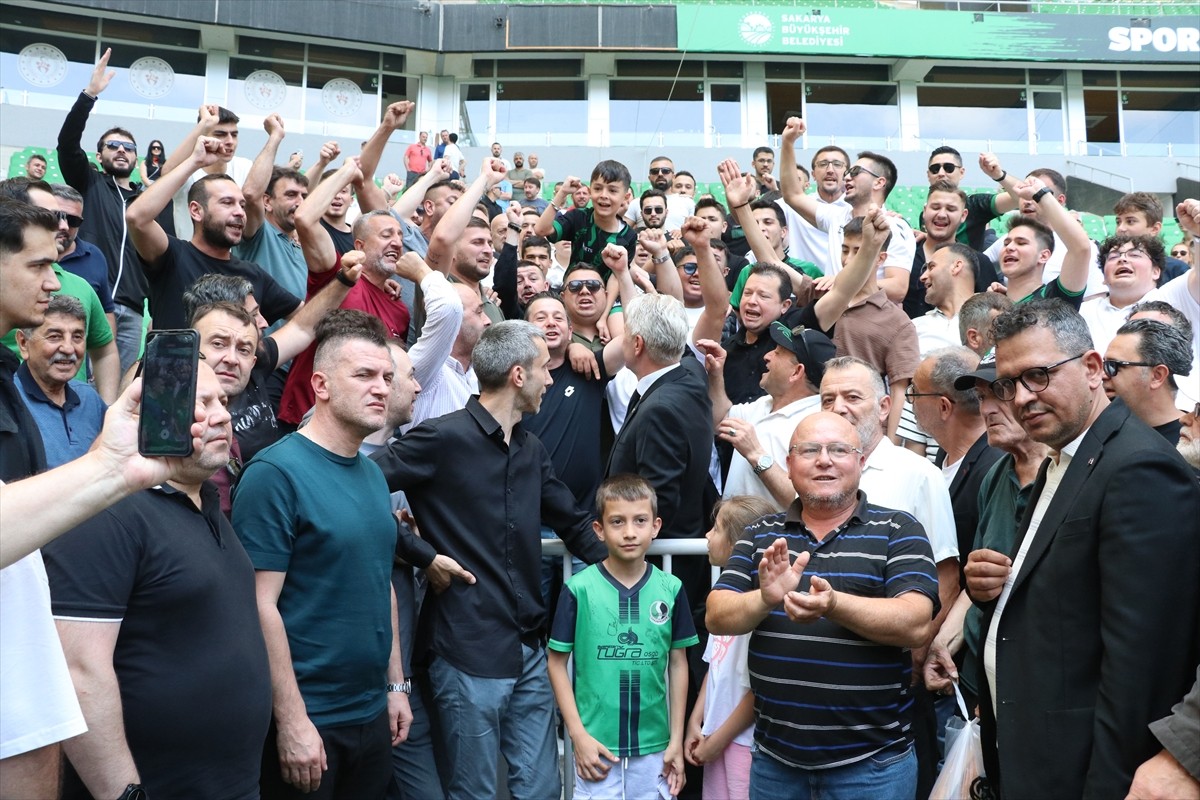 Sakaryaspor Kulübünün seçimli olağanüstü genel kurulunda başkanlığa Muhammet Kıratlı...