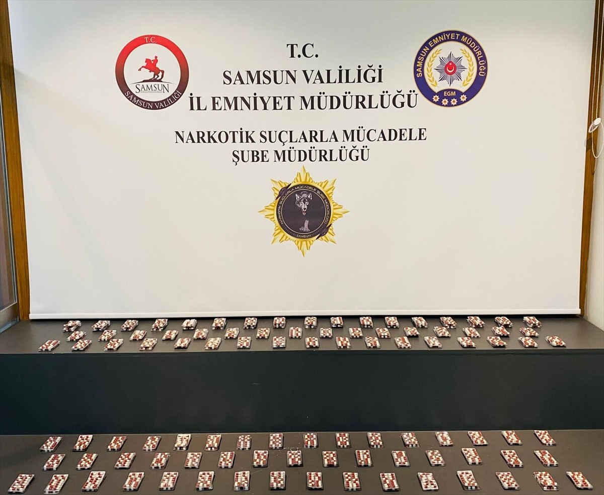 Samsun'da düzenlenen operasyonda 3 bin 500 sentetik ecza hapı ele geçirildi, 1 zanlı yakalandı.