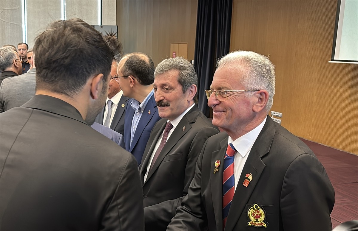 Samsun'da Kurban Bayramı dolayısıyla bayramlaşma programı düzenlendi. Samsun Valiliğince...