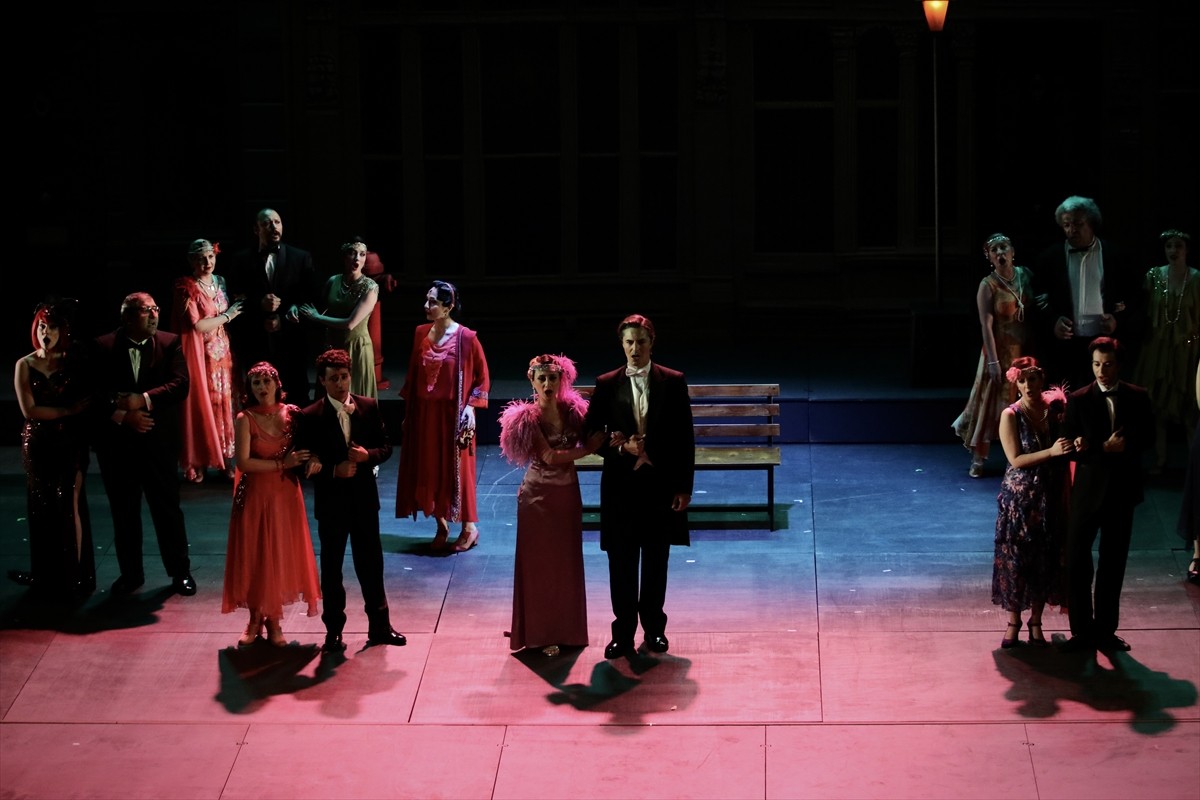 Samsun Devlet Opera ve Balesi (SAMDOB), Hollywood sinemasının romantik komedisi "Singin' in the...