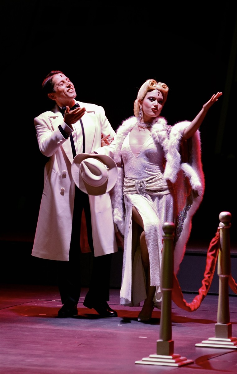 Samsun Devlet Opera ve Balesi (SAMDOB), Hollywood sinemasının romantik komedisi "Singin' in the...