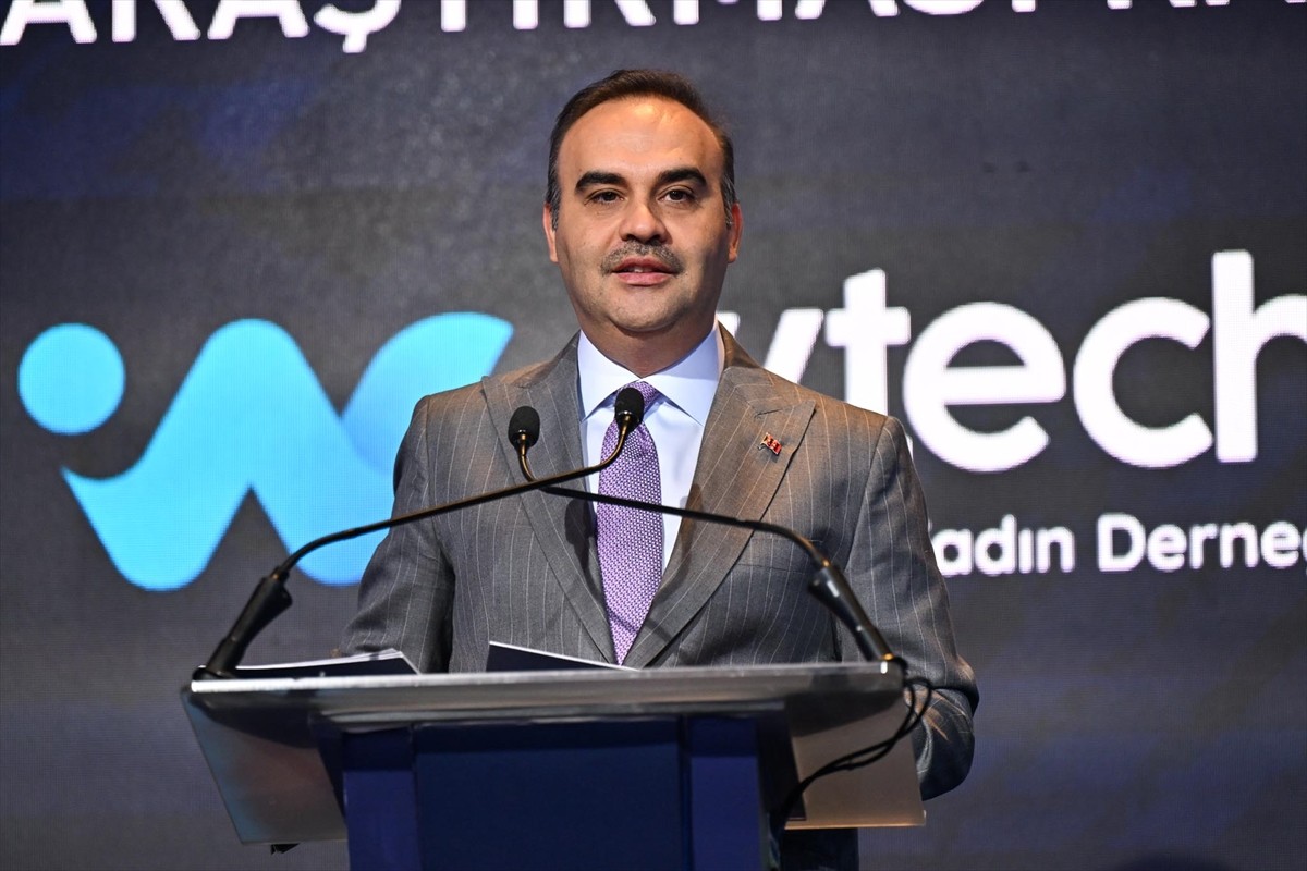 Sanayi ve Teknoloji Bakanı Mehmet Fatih Kacır, "Türkiye Teknolojide Kız Öğrenciler Yapay Zeka...