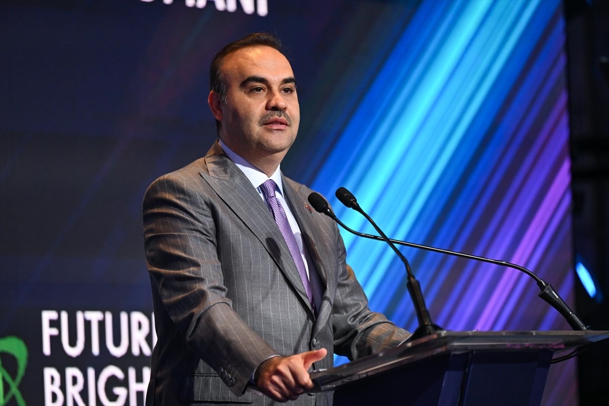 Sanayi ve Teknoloji Bakanı Mehmet Fatih Kacır, "Türkiye Teknolojide Kız Öğrenciler Yapay Zeka...