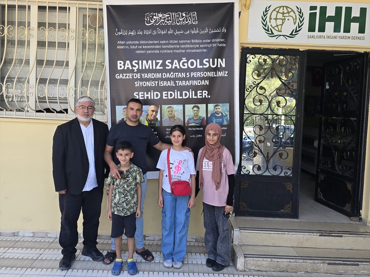 Şanlıurfa'da İbrahim Halil (solda), Ümmü Gülsüm (sağda) ve Meryem Devecioğlu (ortada) kardeşler...