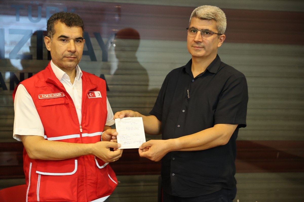 Şanlıurfa'da öğrenciler tarafından sahnelenen "Bugünkü Çanakkale, Gazze" isimli tiyatro oyununun...