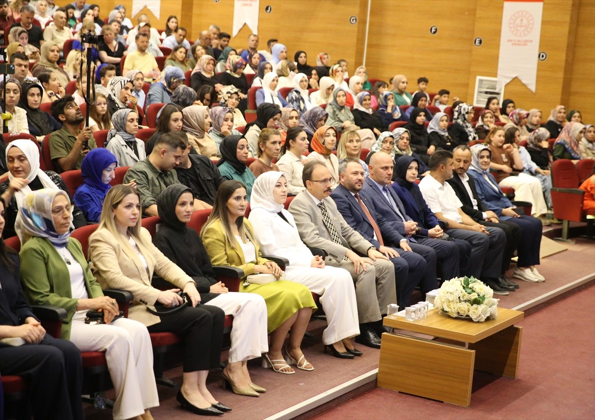 Siirt'te "30 Haziran Koruyucu Aile Günü" dolayısıyla çeşitli etkinlikler düzenlendi.