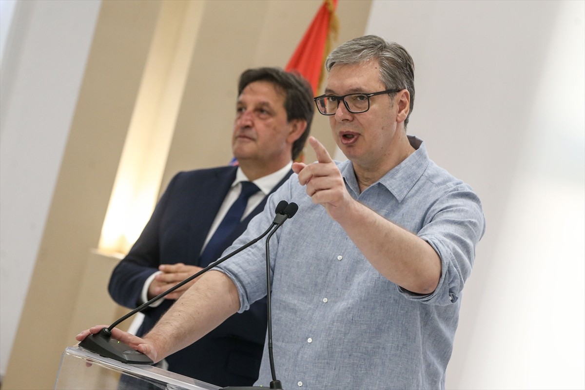  Sırbistan Cumhurbaşkanı Aleksandar Vucic, Başkent Belgrad'da Sırbistan Genelkurmay Başkanlığı...