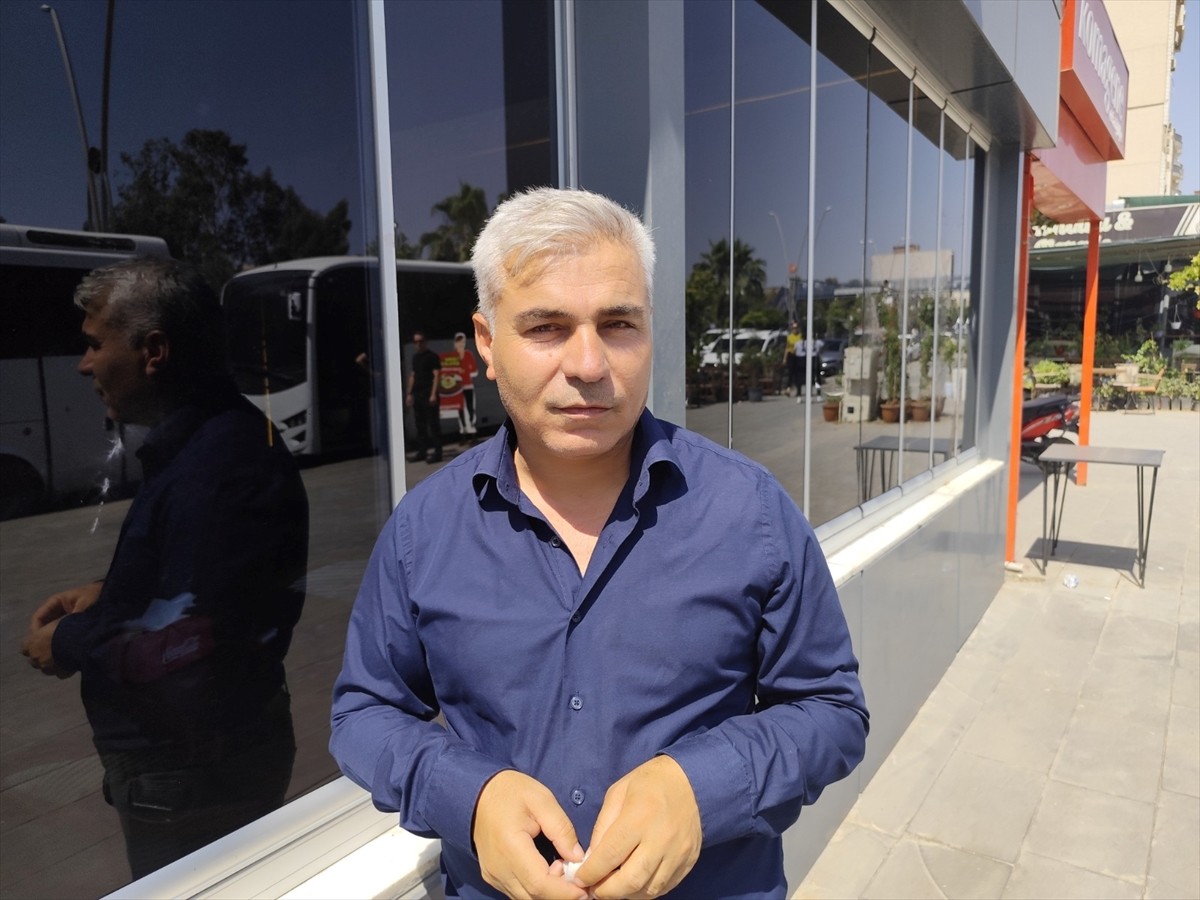 Şırnak'ın Silopi ilçesinde iş arkadaşı kadını bıçaklayarak öldürdüğü iddiasıyla gözaltına alınan...