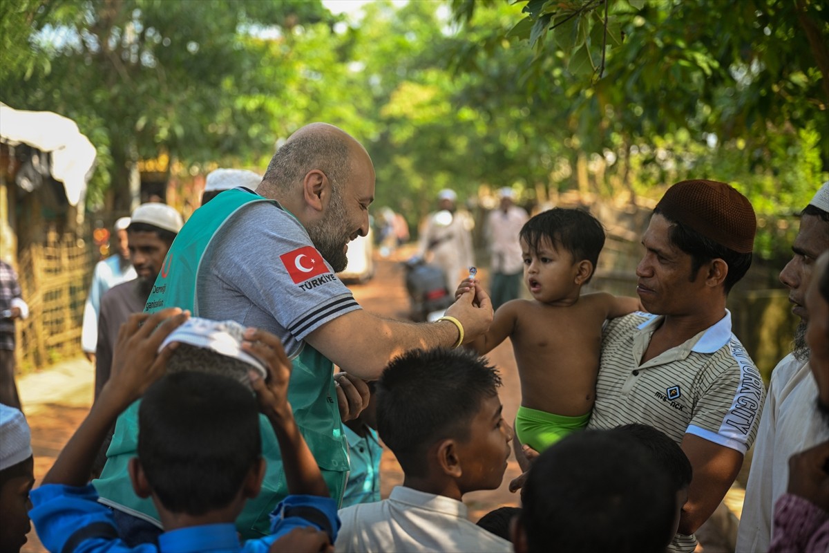 Sivil toplum kuruluşu Cansuyu Yardımlaşma ve Dayanışma Derneği, Kurban Bayramı'nda Bangladeş'in...