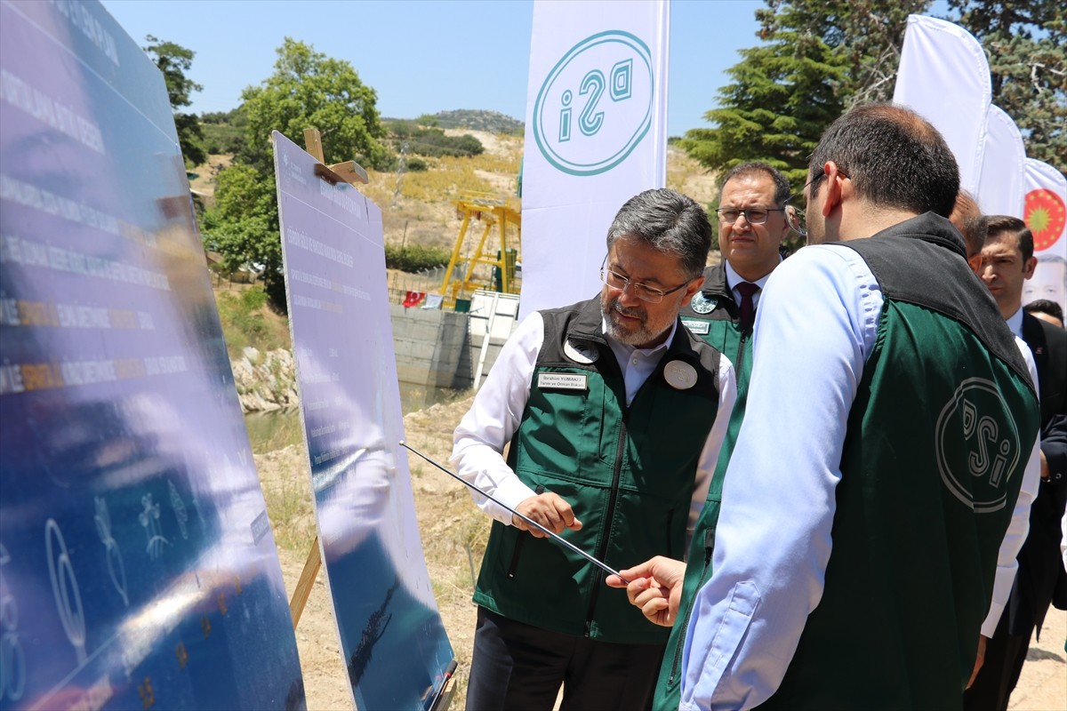 Tarım ve Orman Bakanı İbrahim Yumaklı, bazı programlara katılmak üzere geldiği Isparta'nın Eğirdir...