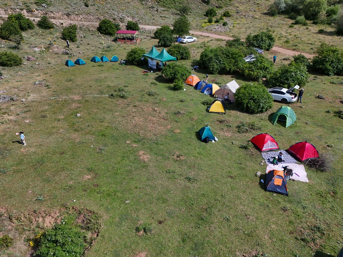 Tarım ve Orman Bakanlığınca, Babalar Günü dolayısıyla Bingöl'ün Adaklı ilçesinde "Baba-Çocuk Doğa...