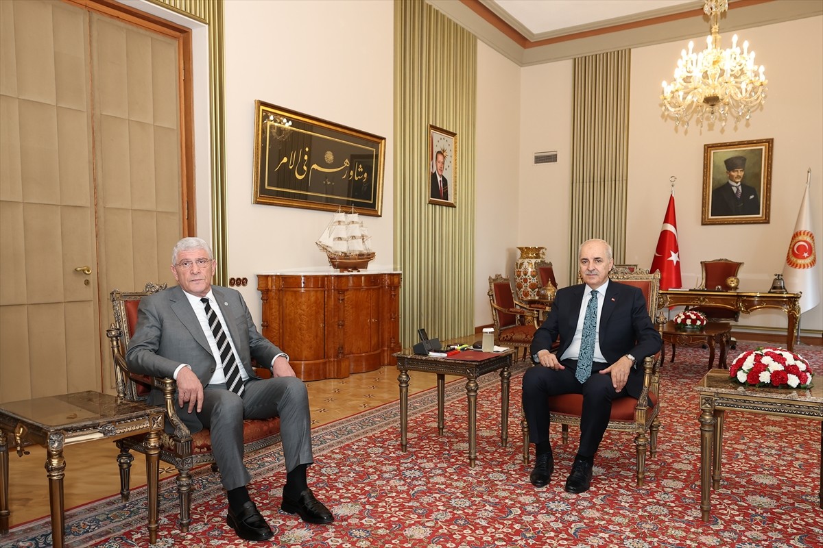 TBMM Başkanı Numan Kurtulmuş (ortada), İYİ Parti Genel Başkanı Müsavat Dervişoğlu (sol 2) ile...