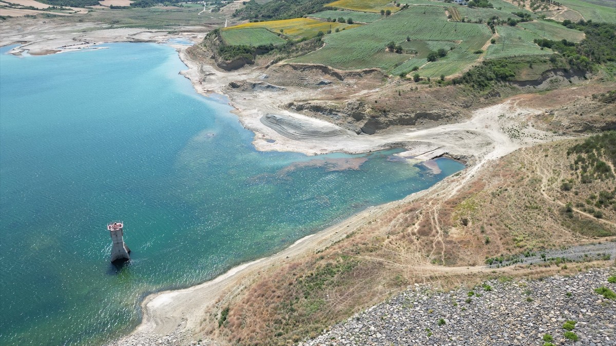 Tekirdağ'ın merkez Süleymanpaşa ilçesine Naip Mahallesi'nde inşa edilen ve 21 milyon metreküp su...