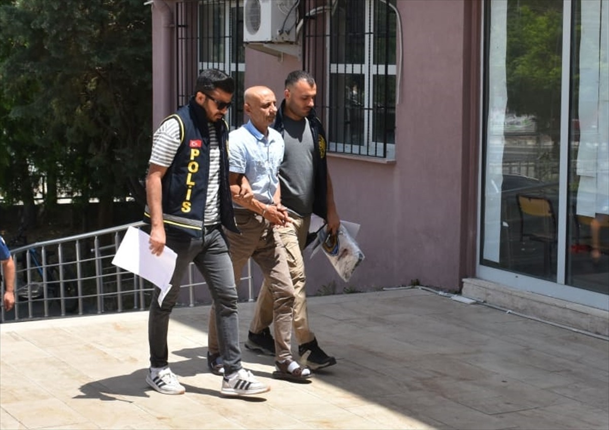 Tekirdağ'ın Şarköy ilçesinde tartıştığı karısını bıçakla ağır yaralayan zanlı...