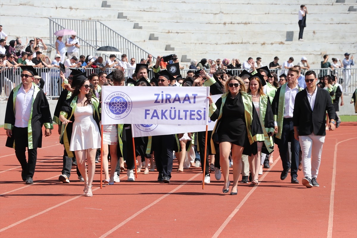 Tekirdağ Namık Kemal Üniversitesi'nde 5 bin öğrenci mezun olmanın heyecanını yaşadı.
