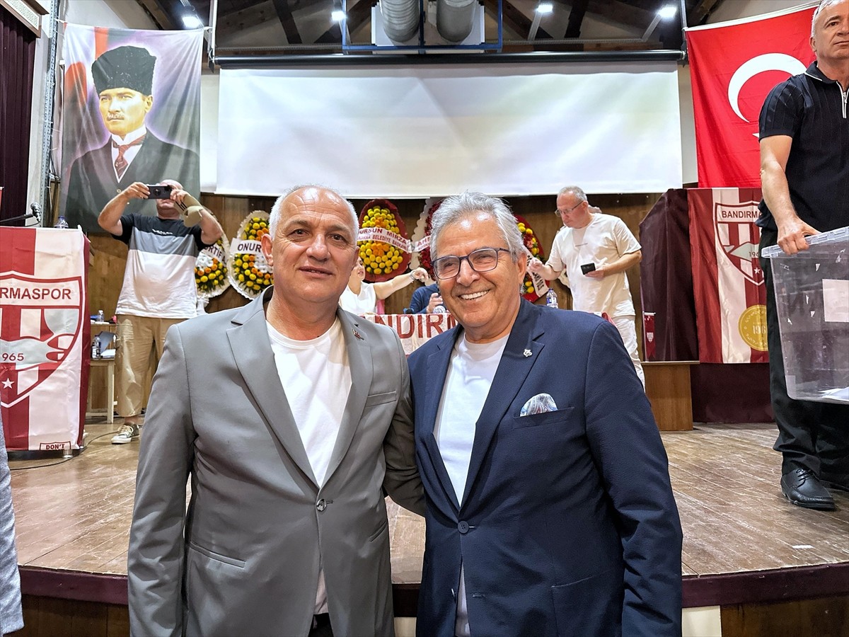 Teksüt Bandırmaspor Kulübünün gerçekleştirilen olağanüstü genel kurul toplantısının ardından...