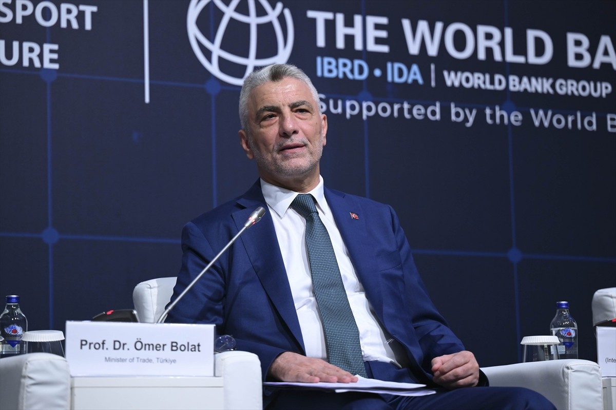 Ticaret Bakanı Ömer Bolat, Küresel Ulaştırma Koridorları Forumu kapsamında, "Zorlu Bir Küresel...