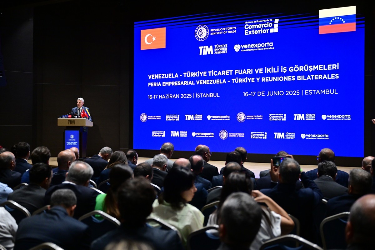 Ticaret Bakanı Prof. Dr. Ömer Bolat, Türkiye İhracatçılar Meclisi binasında gerçekleştirilen...