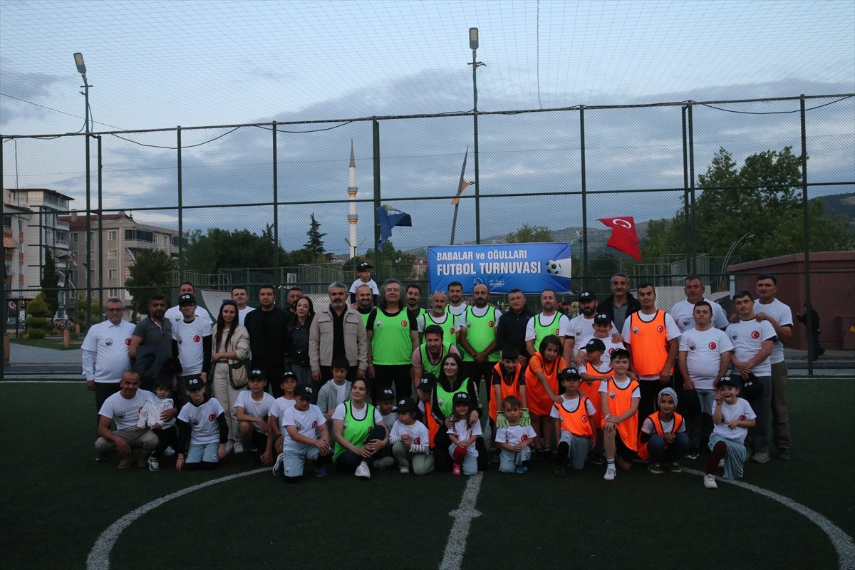 Tokat'ta Babalar Günü dolayısıyla Tokat Belediyesi Spor Kompleksi'nde 30 özel gereksinimli öğrenci...