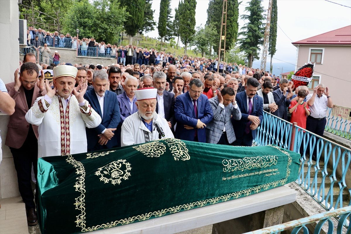 Trabzon'un Akçaabat ilçesindeki selde kaybolan ve cenazesi dün Sera Gölü'nde bulunan Hüseyin Aydın...