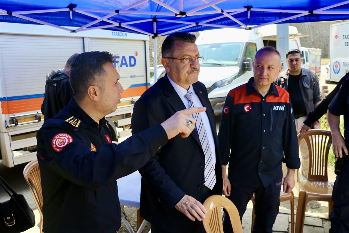 Trabzon'un Ortahisar ilçesinde dün etkisini gösteren yağışın ardından başlatılan temizlik...