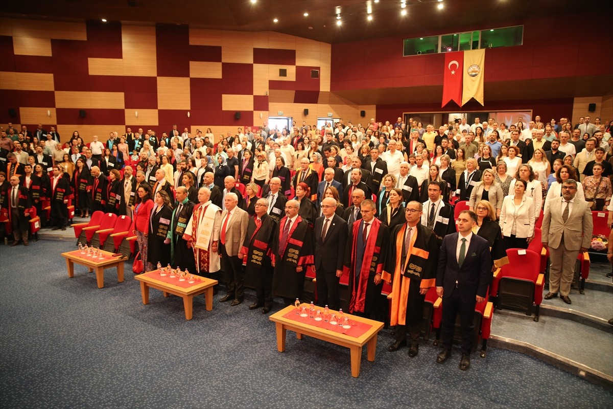  Trakya Üniversitesinde (TÜ) akademik unvanları yükseltilen öğretim üyeleri ve başarılı...