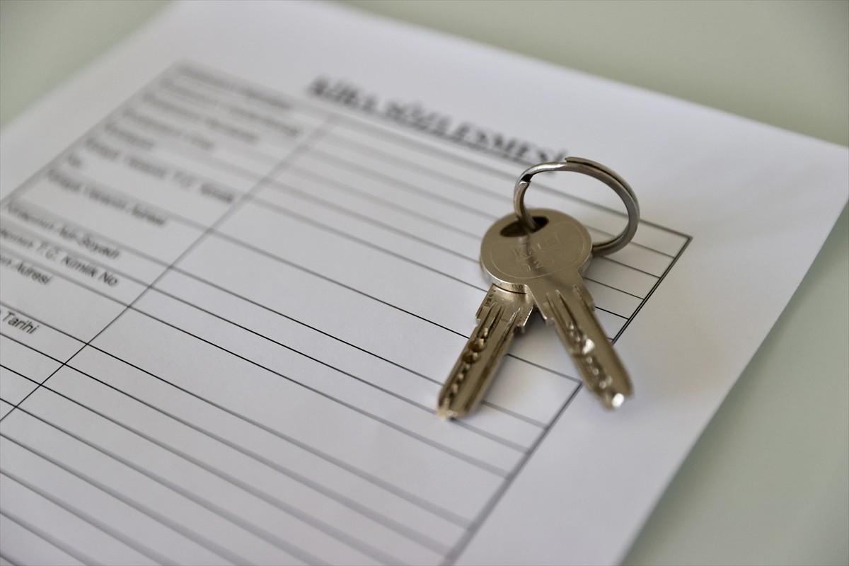 Tüketiciler Birliği Genel Başkanı Mahmut Şahin, kiracının banka hesabından gönderdiği ücretin...