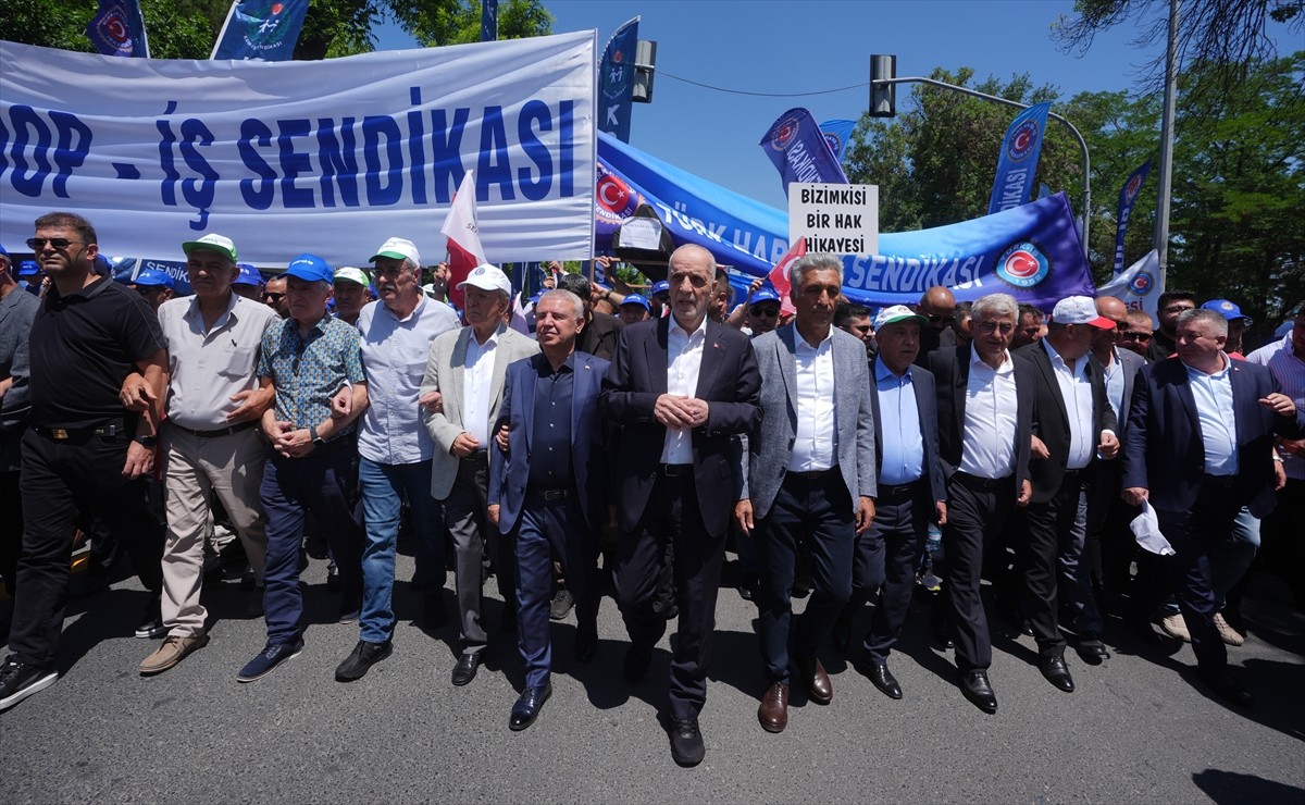 TÜRK-İŞ, devam eden Kamu Toplu İş Sözleşmeleri Çerçeve Protokolü görüşmelerine ilişkin, Hazine ve...