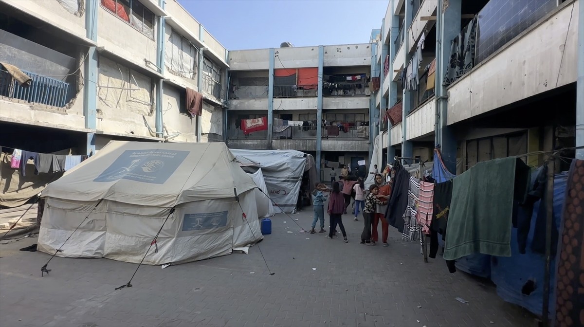 Türk Kızılay, insani yardımın ulaştırıldığı bölgelerde yaşayan Filistinli çocukların Kurban...