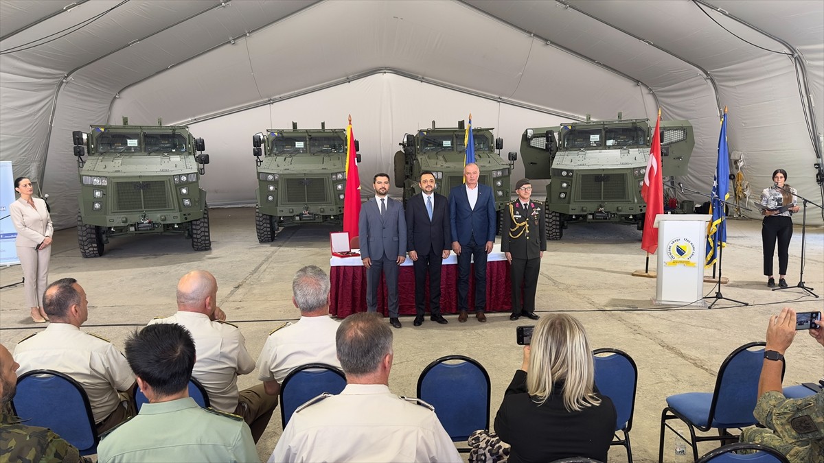 Türkiye'den gönderilen ve Bosna Hersek ordusuna teslim edilen 4 adet Kirpi II zırhlı araç için...