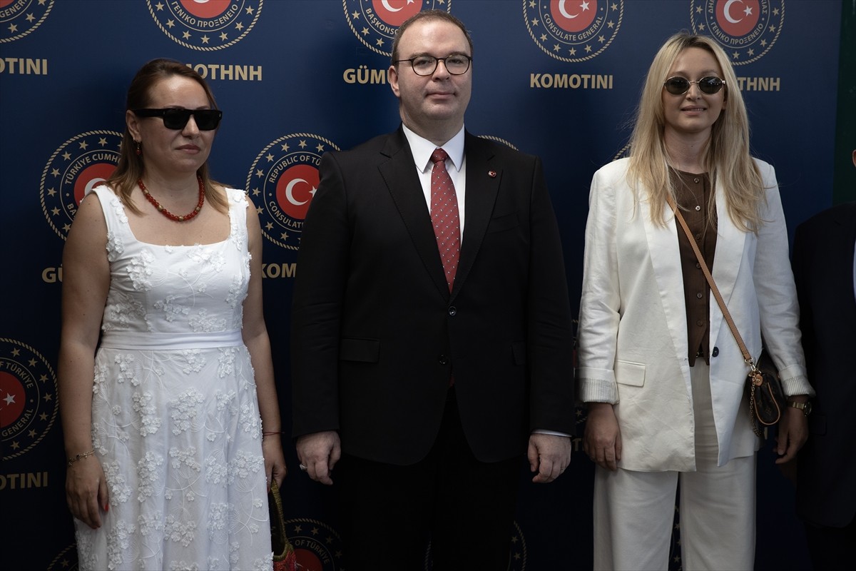 Türkiye'nin Gümülcine Başkonsolosluğunda düzenlenen geleneksel bayramlaşma töreni, çok sayıda Batı...