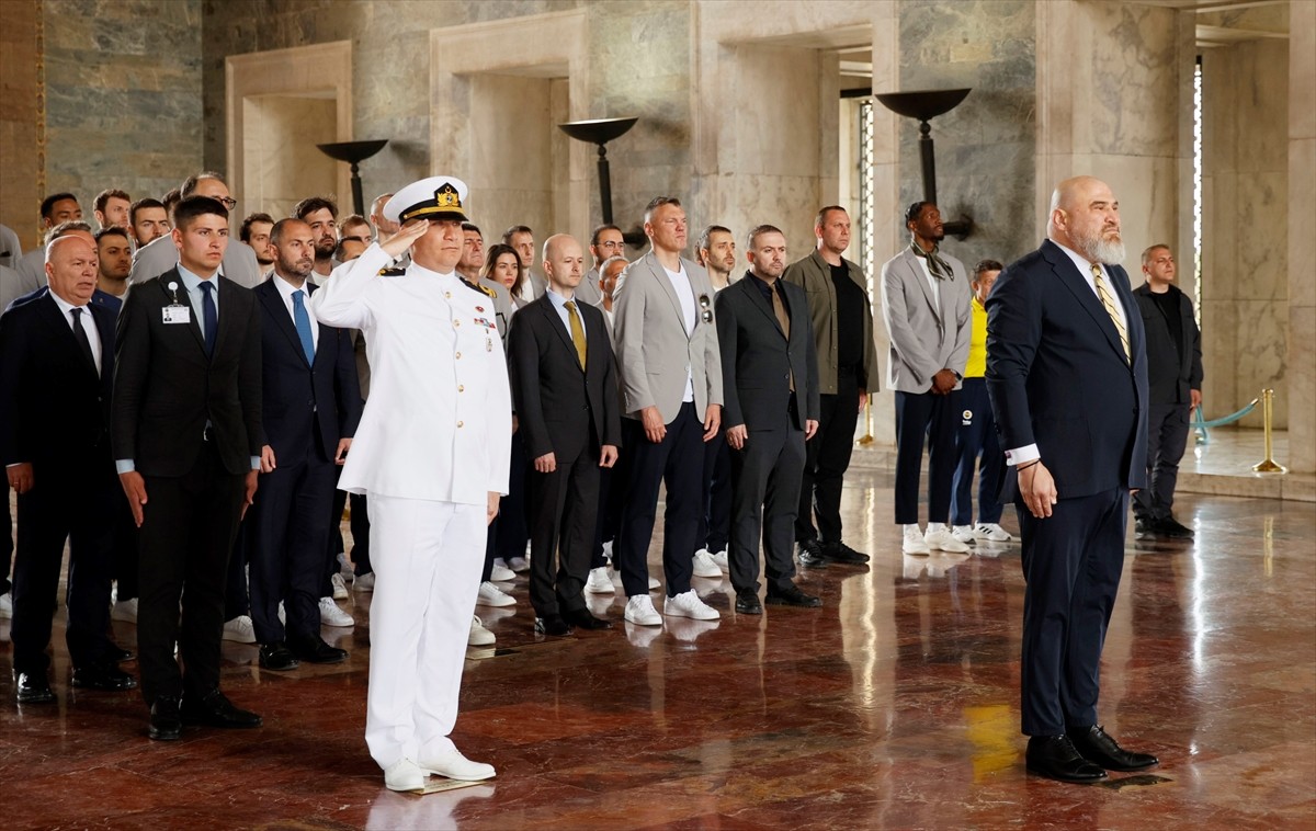 Türkiye Basketbol Süper Ligi play-off çeyrek final ikinci maçı için Ankara'ya gelen Fenerbahçe...