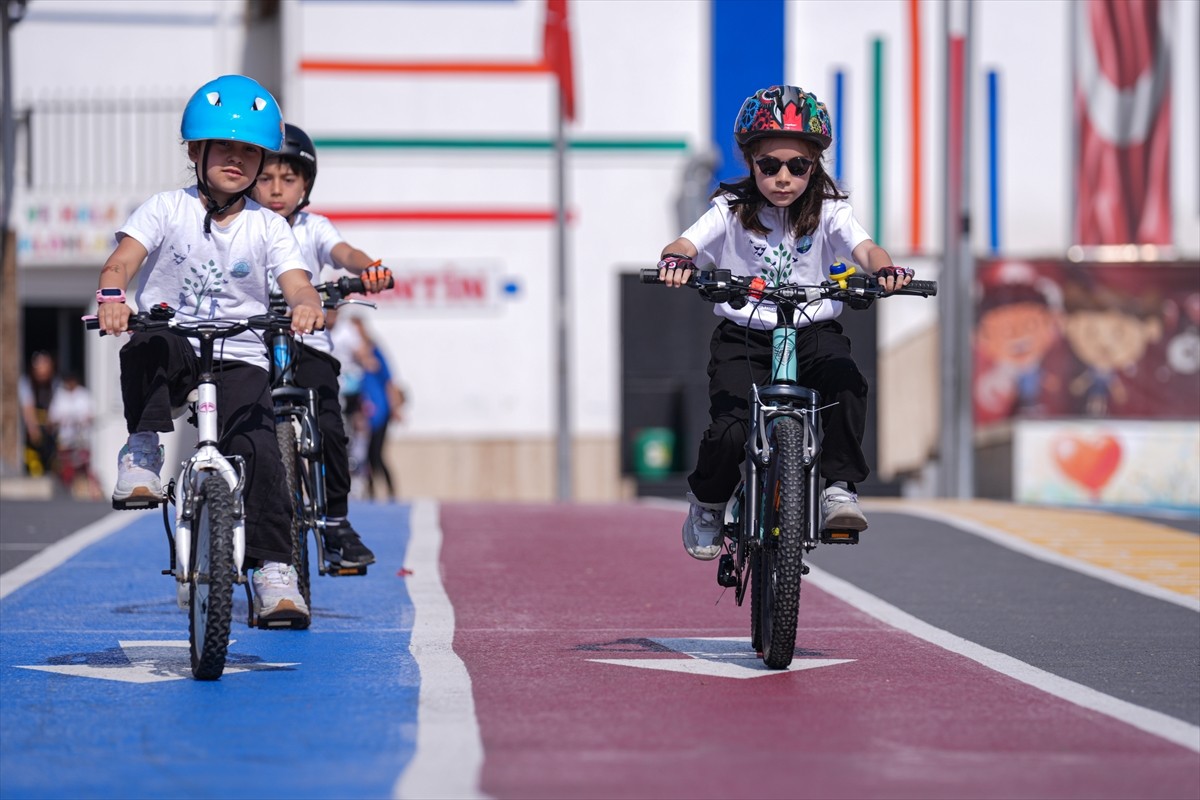 Türkiye Bisiklet Federasyonu (TBF), 3 Haziran Dünya Bisiklet Günü'nü çocuklarla kutladı.