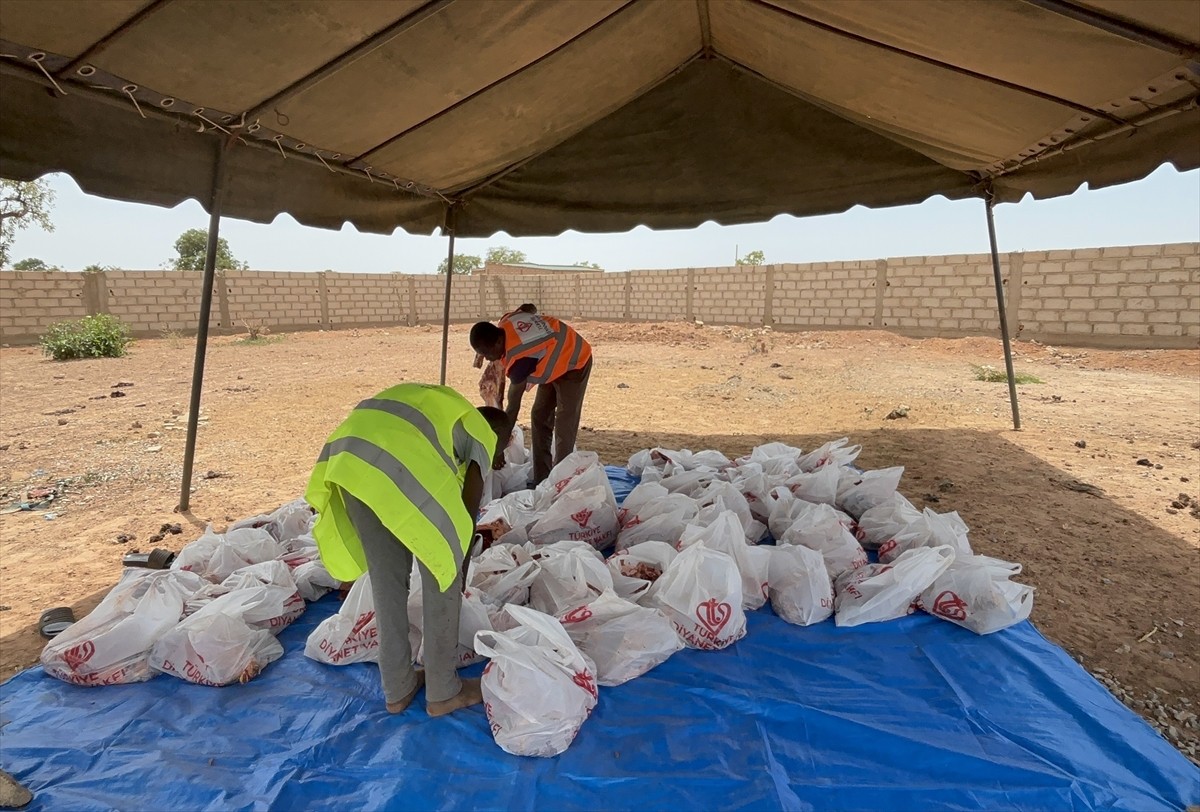 Türkiye Diyanet Vakfı (TDV), vekaletle kurban kesim organizasyonu kapsamında Burkina Faso'da...