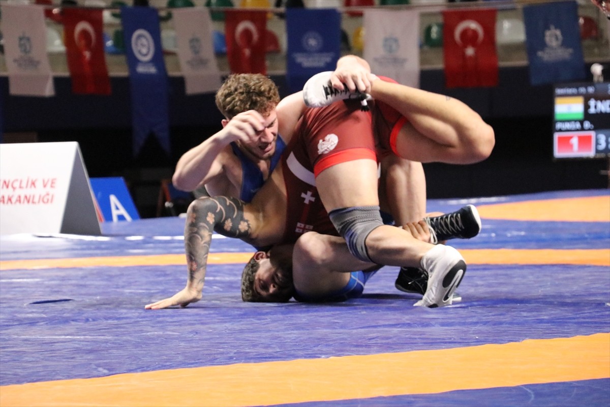 Türkiye Güreş Federasyonu ve Kocaeli Büyükşehir Belediyesi iş birliğiyle gerçekleştirilen...