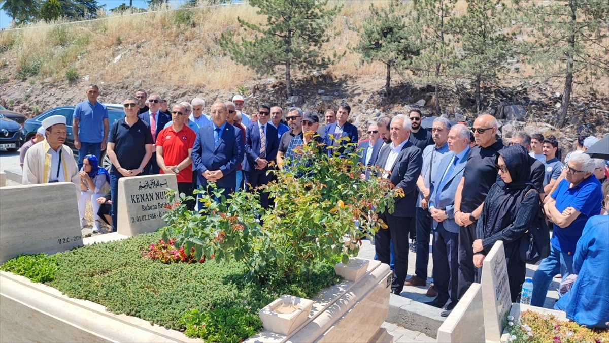 Türkiye Halter Federasyonunun eski başkanlarından Kenan Nuhut, vefatının 2. yıl dönümünde kabri...