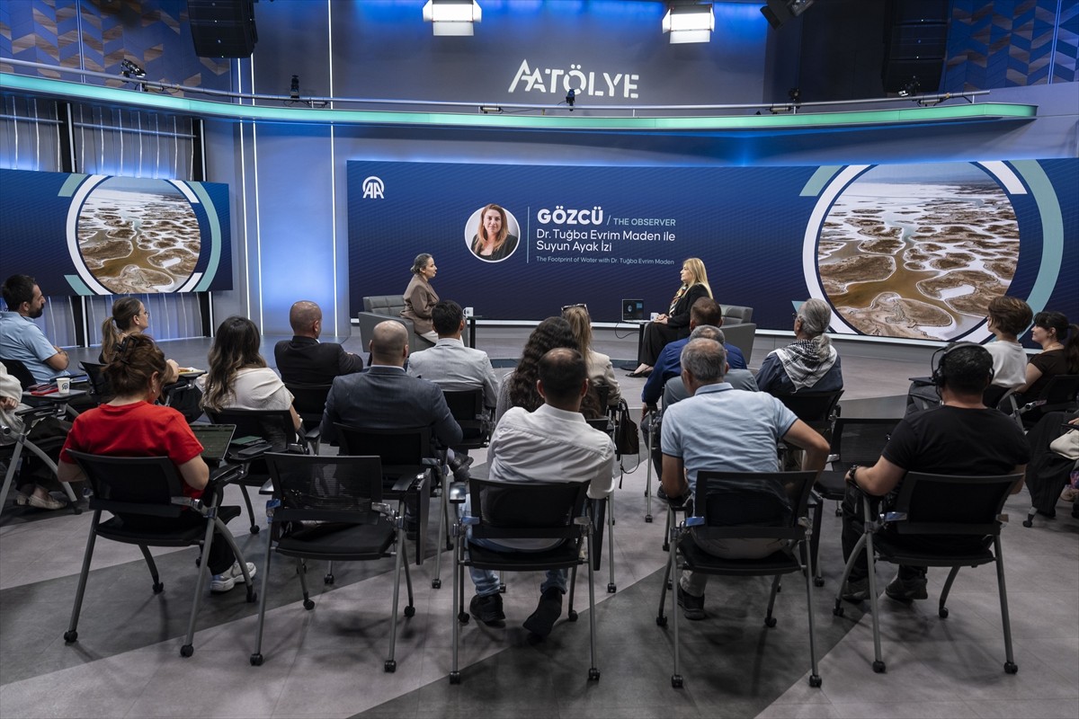 Türkiye Su Enstitüsü Politika Geliştirme Koordinatörü Dr. Tuğba Evrim Maden (sağda) Anadolu Ajansı...