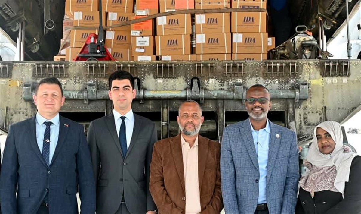 Türkiye, Sudan'da etkisini sürdüren kolera salgınıyla mücadele kapsamında 37 tonluk tıbbi ilaç ve...