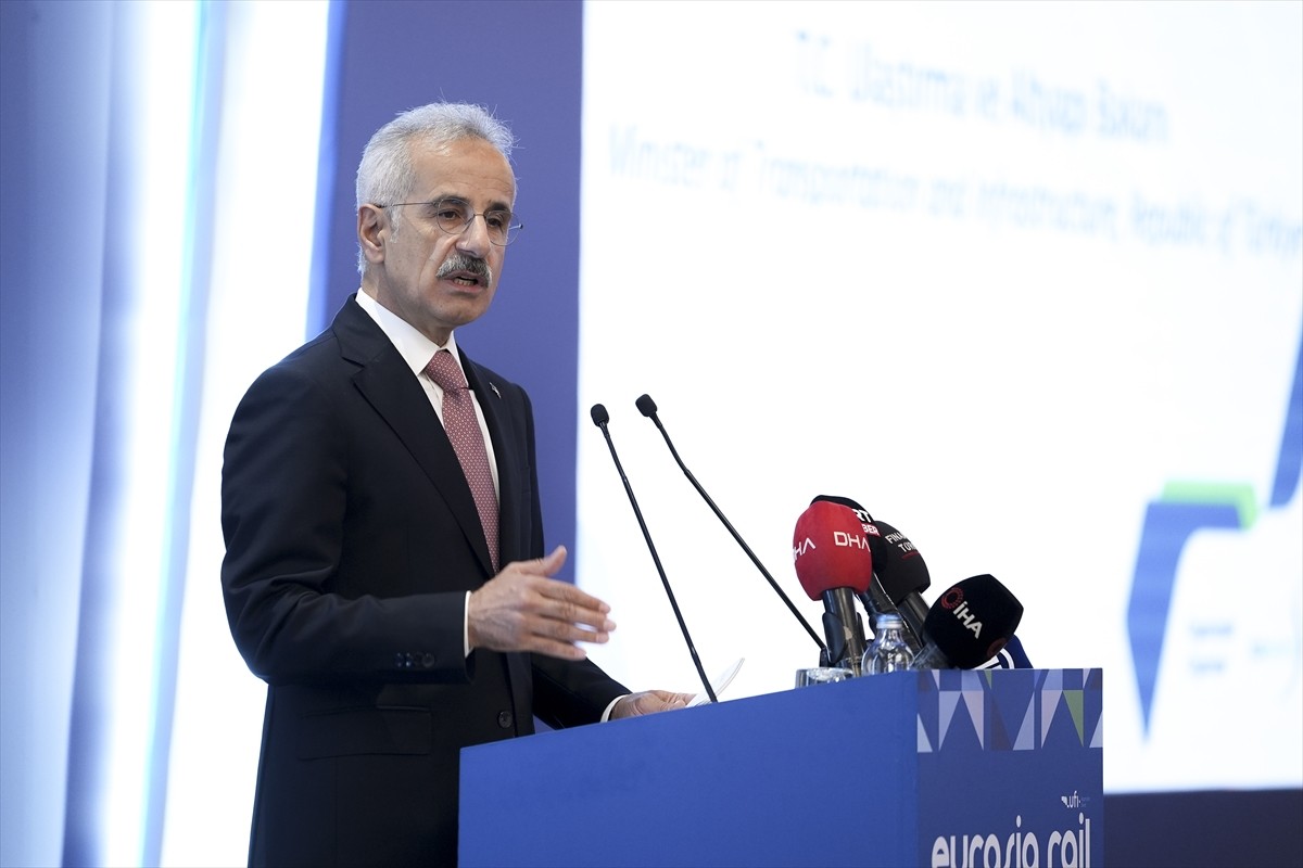 Ulaştırma ve Altyapı Bakanı Abdulkadir Uraloğlu, 11. Eurasia Rail Demiryolu, Hafif Raylı...