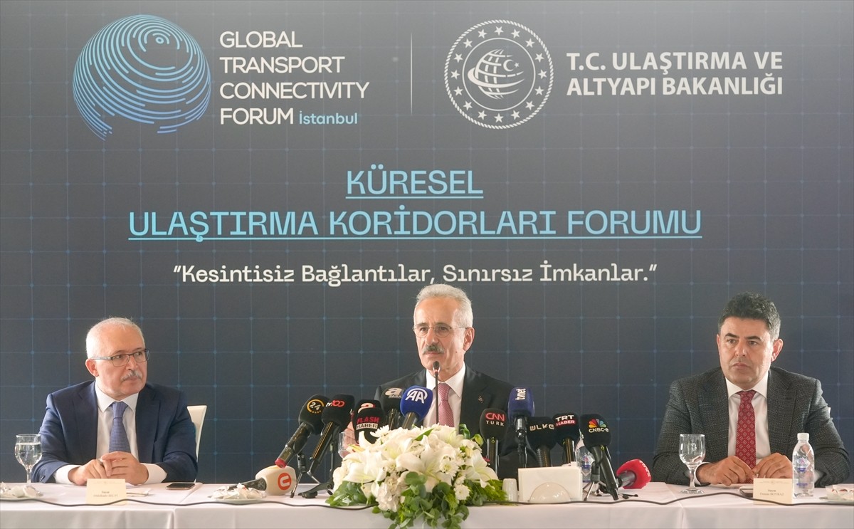 Ulaştırma ve Altyapı Bakanı Abdulkadir Uraloğlu, Karayolları Ortaköy Sosyal tesislerinde...