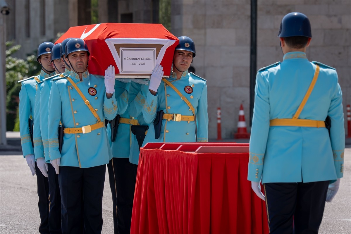 Vefat eden 21. Dönem Niğde Milletvekili Mükerrem Levent için Meclis'te cenaze töreni...