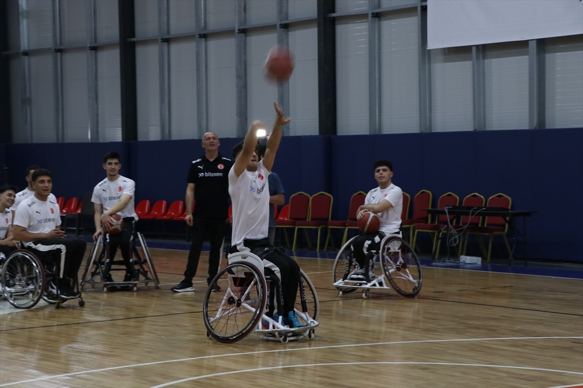 Yalova'nın Termal ilçesindeki bir otelde kampa giren 23 Yaş Altı Tekerlekli Sandalye Erkek Milli...