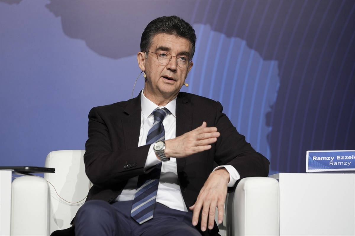 Yeni ticaret yolları ve Orta Doğu'nun stratejik rolünün tartışılmasının amaçlandığı "Büyük Güç...