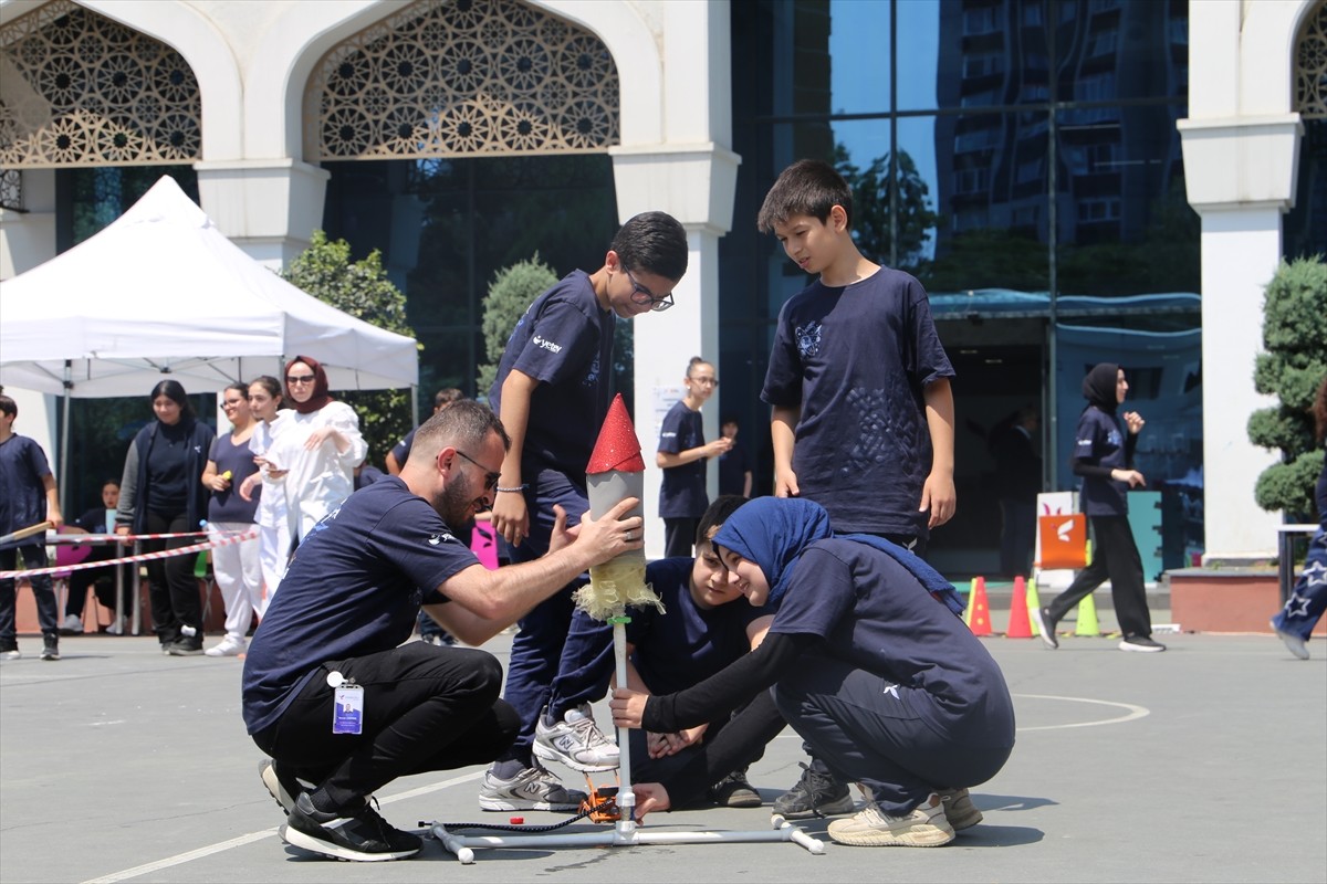 Yeni Türkiye Eğitim Vakfınca (YETEV) bu yıl 8'incisi düzenlenen Bilim Şenliği, bilime meraklı...