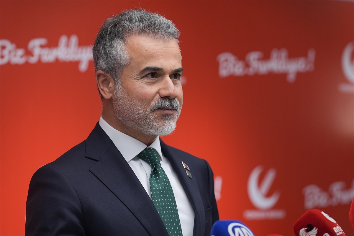 Yeniden Refah Partisi Genel Başkan Yardımcısı Suat Kılıç, parti genel merkezindeki Merkez Yürütme...