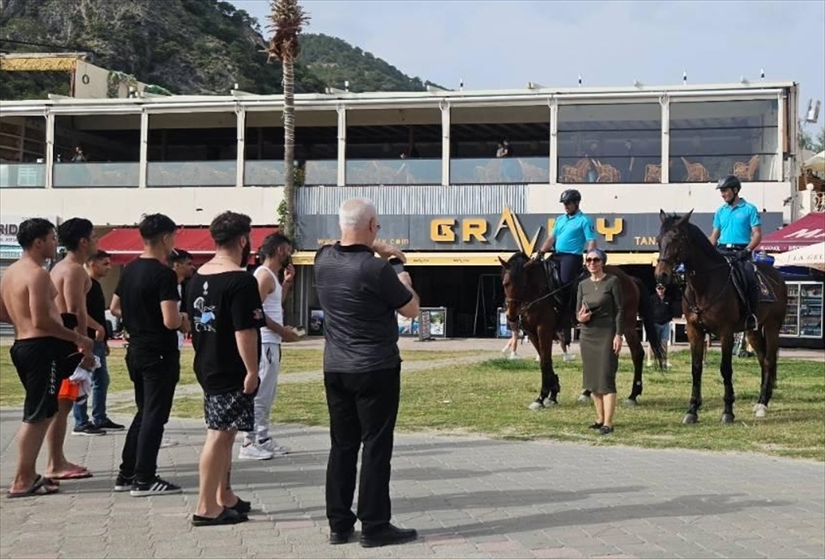 Yerli ve yabancı turist yoğunluğunun arttığı Muğla'nın Fethiye ilçesinin turistik mahallesi...